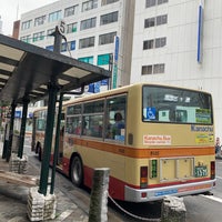 Photo taken at 本厚木駅北口バス停 by 🐑 on 11/2/2020