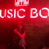 Foto tomada en Music Box  por Gina SuuperG S. el 11/21/2021
