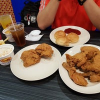 Photo taken at Arnold&amp;#39;s Fried Chicken by Ursula S. on 4/8/2019