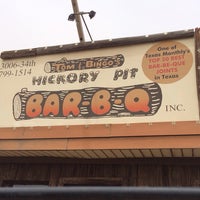 Foto tirada no(a) Tom &amp;amp; Bingo&amp;#39;s Hickory Pit Bar-B-Que por Whitogreen em 4/26/2014