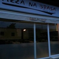 Foto diambil di Pizza na Brasa oleh Andrés C. pada 4/10/2013