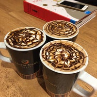 Photo taken at Gloria Jean`s Coffees by Damla Y. on 1/25/2015