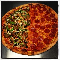 11/30/2012 tarihinde Jason C.ziyaretçi tarafından Truly Organic Pizza'de çekilen fotoğraf