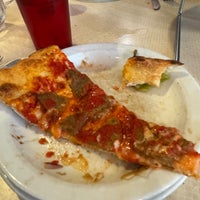 Снимок сделан в DeLorenzo&amp;#39;s Pizza пользователем E B 1/20/2024