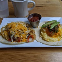 Das Foto wurde bei BLT&amp;#39;s - Breakfast, Lunch and Tacos von Jeremy F. am 10/31/2019 aufgenommen