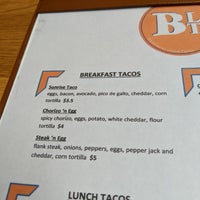 Das Foto wurde bei BLT&amp;#39;s - Breakfast, Lunch and Tacos von Jeremy F. am 10/31/2019 aufgenommen