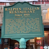Foto tomada en Ralph&amp;#39;s Italian Restaurant  por Eric P. el 7/4/2019