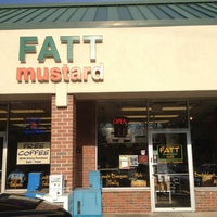 รูปภาพถ่ายที่ Fatt Mustard โดย ᴡ B. เมื่อ 8/9/2013