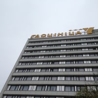 Foto diambil di Гостиничный комплекс «Юбилейный» / Hotel Yubileiny oleh Alexey L. pada 5/4/2013