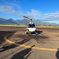 Снимок сделан в Air Maui Helicopter Tours пользователем Kaley K. 1/15/2022