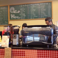 10/9/2012 tarihinde Naiyana T.ziyaretçi tarafından Café Bank'de çekilen fotoğraf