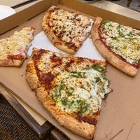 1/11/2023 tarihinde Valerie C.ziyaretçi tarafından Seniore&amp;#39;s Pizza'de çekilen fotoğraf