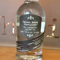 8/15/2017 tarihinde Ni K.ziyaretçi tarafından Cannon Beach Distillery'de çekilen fotoğraf