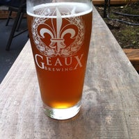 Photo taken at Geaux Brewing by Ni K. on 7/11/2015