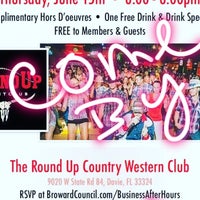 Снимок сделан в Round Up Country Western Night Club &amp;amp; Restaurant пользователем Erika Enid 6/15/2017