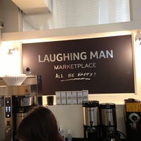 รูปภาพถ่ายที่ Laughing Man Coffee &amp;amp; Tea โดย Tom L. เมื่อ 2/12/2013