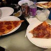 2/13/2022 tarihinde David A.ziyaretçi tarafından Uncle Paul&amp;#39;s Pizza'de çekilen fotoğraf