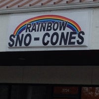 รูปภาพถ่ายที่ Rainbow Sno-Cones โดย Sharon F. เมื่อ 10/23/2013