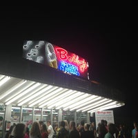 Foto tirada no(a) Bobby&#39;s Frozen Custard por Kathy R. em 7/27/2013