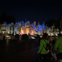 Photo taken at It&amp;#39;s a Small World by Ajana O. on 10/18/2023