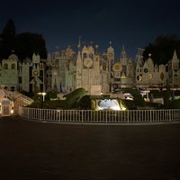 Photo taken at It&amp;#39;s a Small World by Ajana O. on 11/7/2023