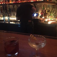Das Foto wurde bei Dive Bar &amp;amp; Lounge von Julia P. am 8/10/2017 aufgenommen