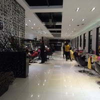 3/9/2014 tarihinde Minh N.ziyaretçi tarafından Mess Look Hair Salon'de çekilen fotoğraf