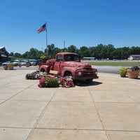 Photo taken at Eckert&amp;#39;s Belleville Country Store &amp;amp; Farm by Mark M. on 6/21/2022