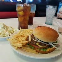 Photo taken at Steak &amp;#39;n Shake by Mark M. on 9/4/2016