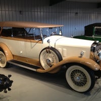 Foto tomada en Northeast Classic Car Museum  por Kevin R. el 10/21/2012