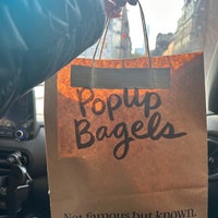 รูปภาพถ่ายที่ PopUp Bagels โดย Betty W. เมื่อ 11/25/2023