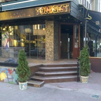 Photo taken at BezginS&amp;#39; Lounge Cafe &amp;amp; Bar by Güçlü İ. on 11/5/2012