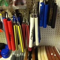 Photo prise au Continental Sporting Goods and Martial Arts Supplies par Tubby T. le3/9/2013