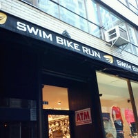 Foto tirada no(a) Swim Bike Run NYC por Ariel B. em 10/21/2012