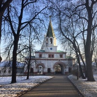 Photo taken at Дворцовые (передние) ворота by Анастасия О. on 12/11/2020