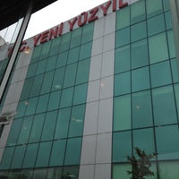 รูปภาพถ่ายที่ Yeni Yüzyıl Üniversitesi โดย İsmail B. เมื่อ 5/14/2013
