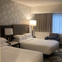 Снимок сделан в Le Centre Sheraton Montreal Hotel пользователем Aysegul T. 6/22/2022