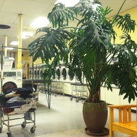 รูปภาพถ่ายที่ The Laundry Lounge โดย Stacy F. เมื่อ 12/4/2012