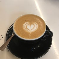 Foto tirada no(a) Fabrica Coffee Roasters por Evelyn D. em 9/24/2019