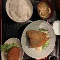 Photo taken at 料理人のいる魚屋 ガシラ by Wireworkes on 2/16/2023