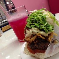 Das Foto wurde bei Mito Burger Original Diner von F. C. N. am 1/11/2013 aufgenommen