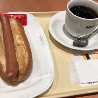 Photo taken at Doutor Coffee Shop by YOSHIMOT0 on 4/11/2021