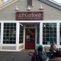Foto tomada en J. P. Gifford Market &amp;amp; Catering  por John el 11/23/2012