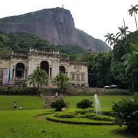 Photo taken at Chafariz Parque Lage by Samuel N. on 4/14/2019