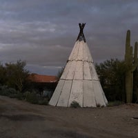 Foto scattata a Tucson Mineral And Gem World da Katie B. il 2/24/2020