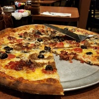 Photo taken at Amici&amp;#39;s East Coast Pizzeria by oohgodyeah on 8/4/2017