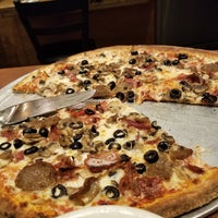 Photo taken at Amici&amp;#39;s East Coast Pizzeria by oohgodyeah on 7/20/2018