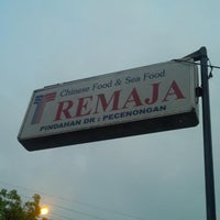 Photo taken at REMAJA Chinese Food &amp;amp; Seafood by Santo G. on 11/18/2014