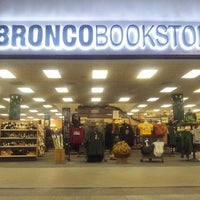 Foto tirada no(a) Bronco Bookstore por Aman A. em 12/6/2013