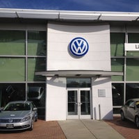 Foto tirada no(a) Lindsay Volkswagen of Dulles por Gregory G. em 10/17/2012